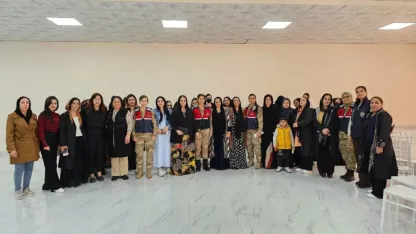 Yüksekova'da kadın güvenlik güçlerinden KADES tanıtımı