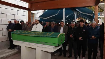 Eski belediye başkanı dualarla uğurlandı