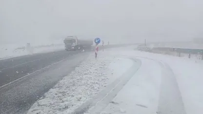 Kop Dağı’nda yoğun kar yağışı: Karayolları ekipleri gece boyu seferber oldu