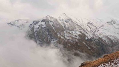 Muş’ta yüksek kesimlere kar yağdı