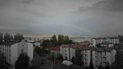 Tatvan’da yağmur sonrası gökkuşağı