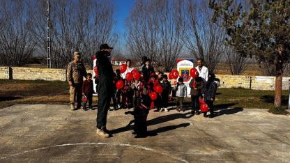 Jandarma Erzurum'da öğrencilere Çocuk Hakları Günü sürprizi yaptı