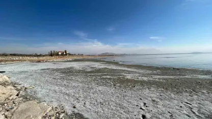 Van Gölü çekilince balıkçı limanları karaya döndü
