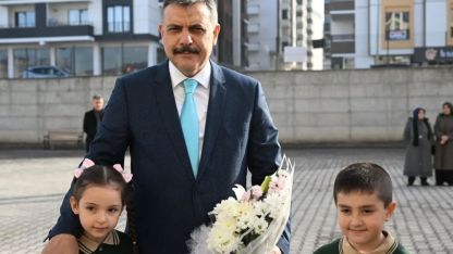 Vali Çiftçi öğrenci ve öğretmenlerle buluştu