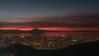 Van’da büyüleyici günbatımı: Gökyüzü kızıla boyandı, kartpostallık manzaralar ortaya çıktı
