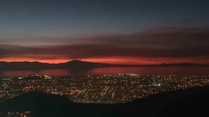 Van’da büyüleyici günbatımı: Gökyüzü kızıla boyandı, kartpostallık manzaralar ortaya çıktı