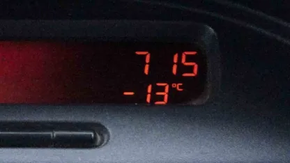 Kars eksi 13’ü gördü: Araç camları buz tuttu