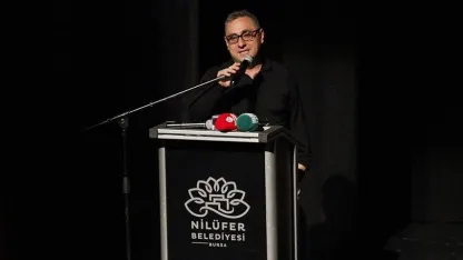 ETÜ öğretim üyesi Prof. Dr. Murat Kacıroğlu’na edebiyat eleştirisi ödülü