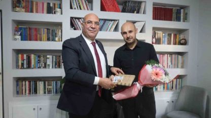 Bıçaklı saldırıda yaralanan öğretmene moral ziyareti