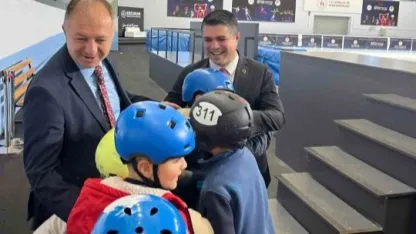 Geleceğin buz hokeycileri ilk adımlarını attı