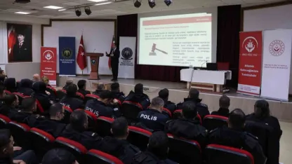 "Ailemle Güvendeyim" projesi kapsamında polis adaylarına eğitim verildi