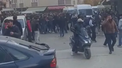 Husumetli iki aile sokak ortasında birbirine girdi: Silah sesleri mahalleyi ayağa kaldırdı