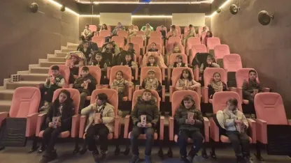 Köy okullarında ki öğrenciler sinema ile tanıştı