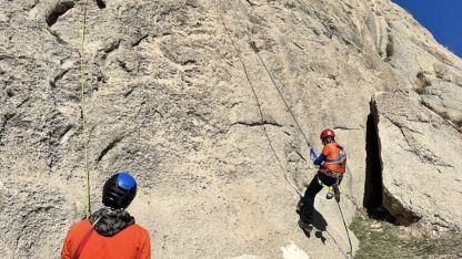 Van’da ilk kez çok ip boylu kaya tırmanışı eğitimi verildi