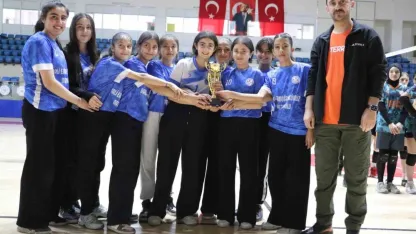 Hakkari’de Yıldız Kızlar Voleybol İl Birinciliği sona erdi