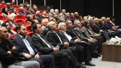 Erzurum'da hemşerileri Türk basınının duayen ismi Hasan Pulur’u unutmadı