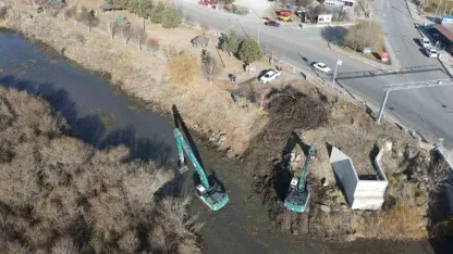 Kura Nehri’nde temizlik çalışması