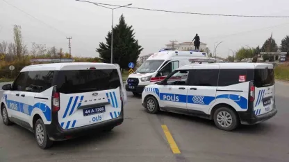 Ekip aracında fenalaşan polis memuru hastaneye kaldırıldı