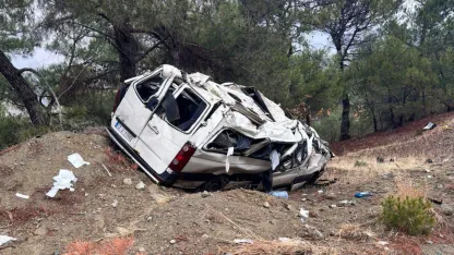 Minibüs şarampole devrildi: 1 yaralı