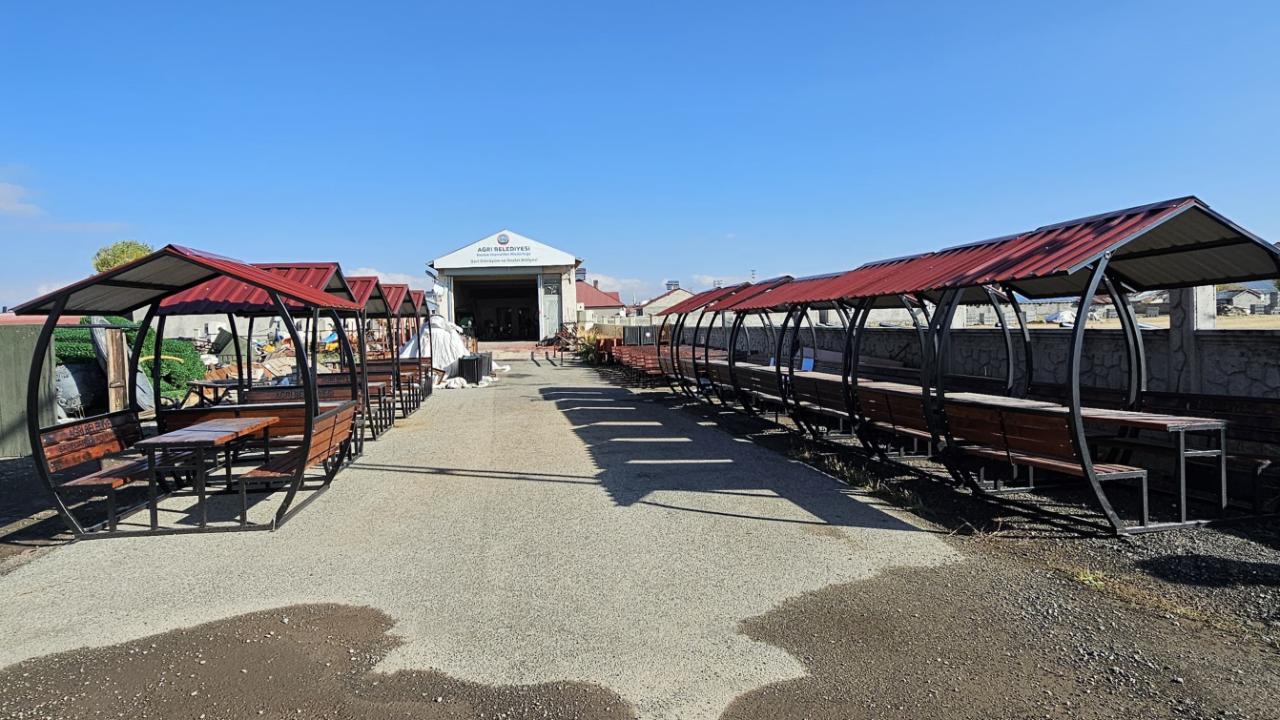 Ağrı Belediyesi kendi mobilyasını kendi üretiyor