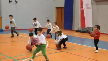 Ağrı Gençlik Merkezi’nde Kurslara Yoğun İlgi