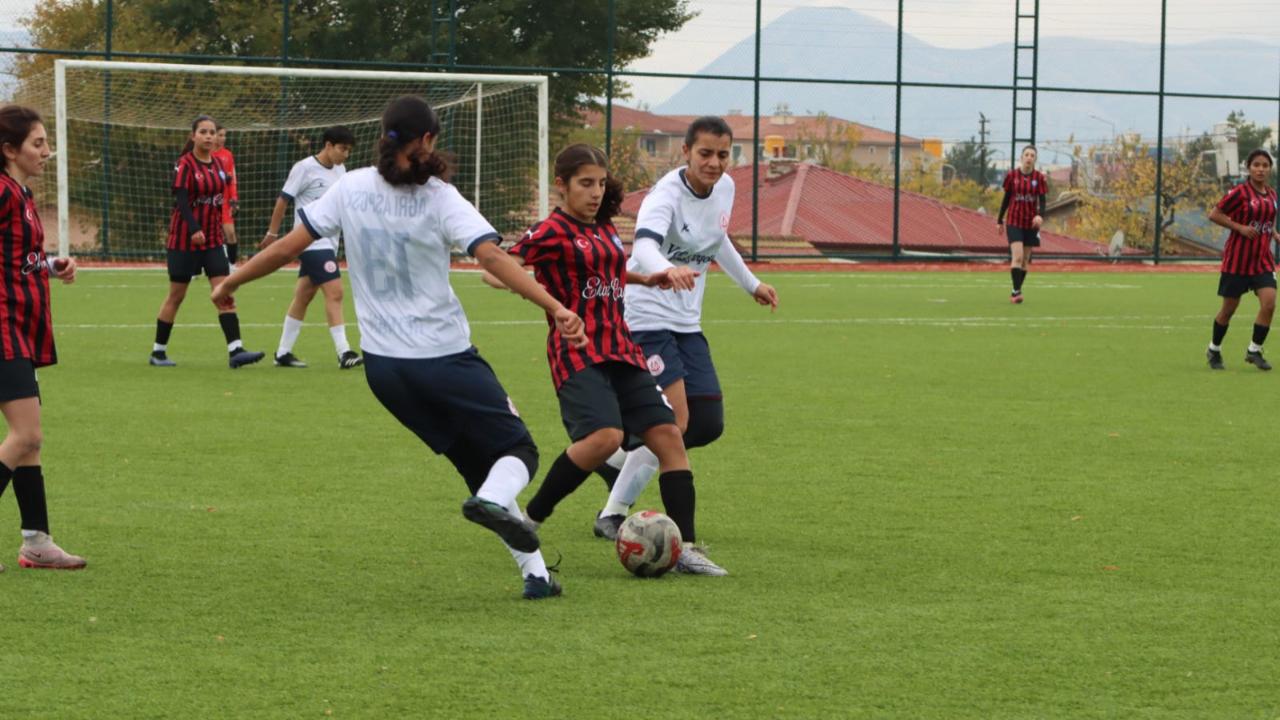 Ağrı kadınları zorluklara rağmen sahadan 5-0’la ayrıldı