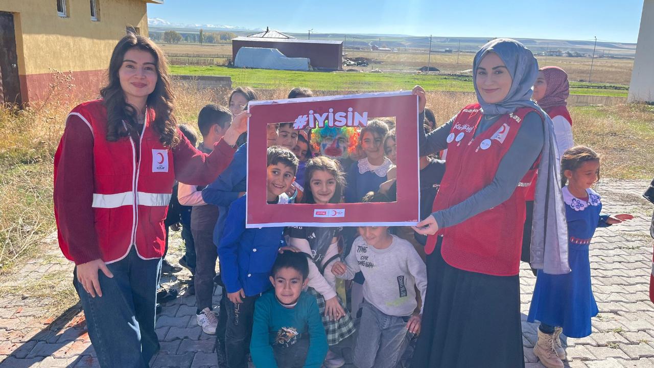 Ağrı Köy Okulunda Kızılay Coşkusu