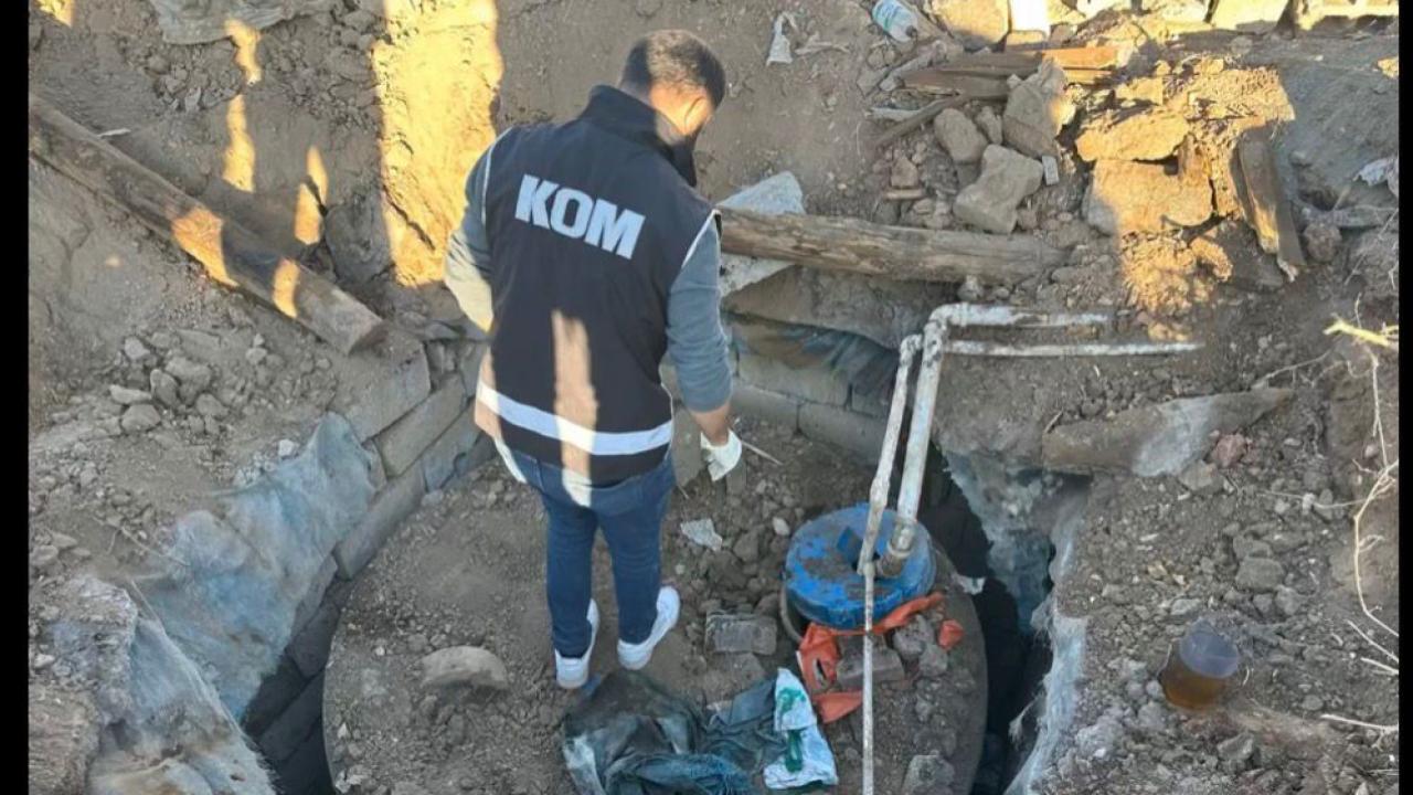 Ağrı’da Bahçeye Gömülü Tanktan Kaçak Motorin Çıktı