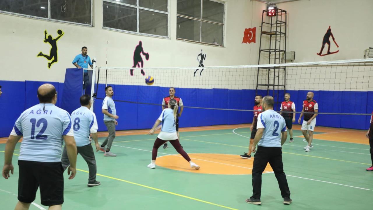 Ağrı’da Öğretmenler Günü Kupası Heyecanı Başladığı