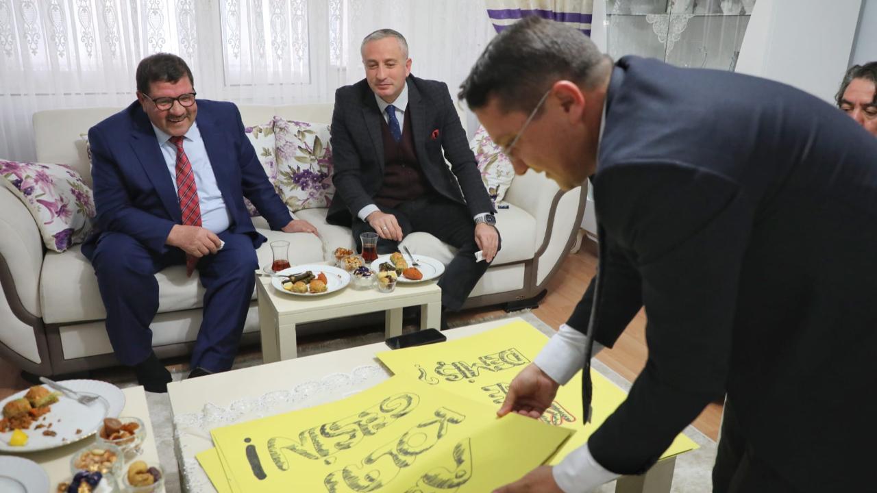 Ağrı’da Öğretmenler Günü’nde Emekli Öğretmene Sürpriz Ziyaret