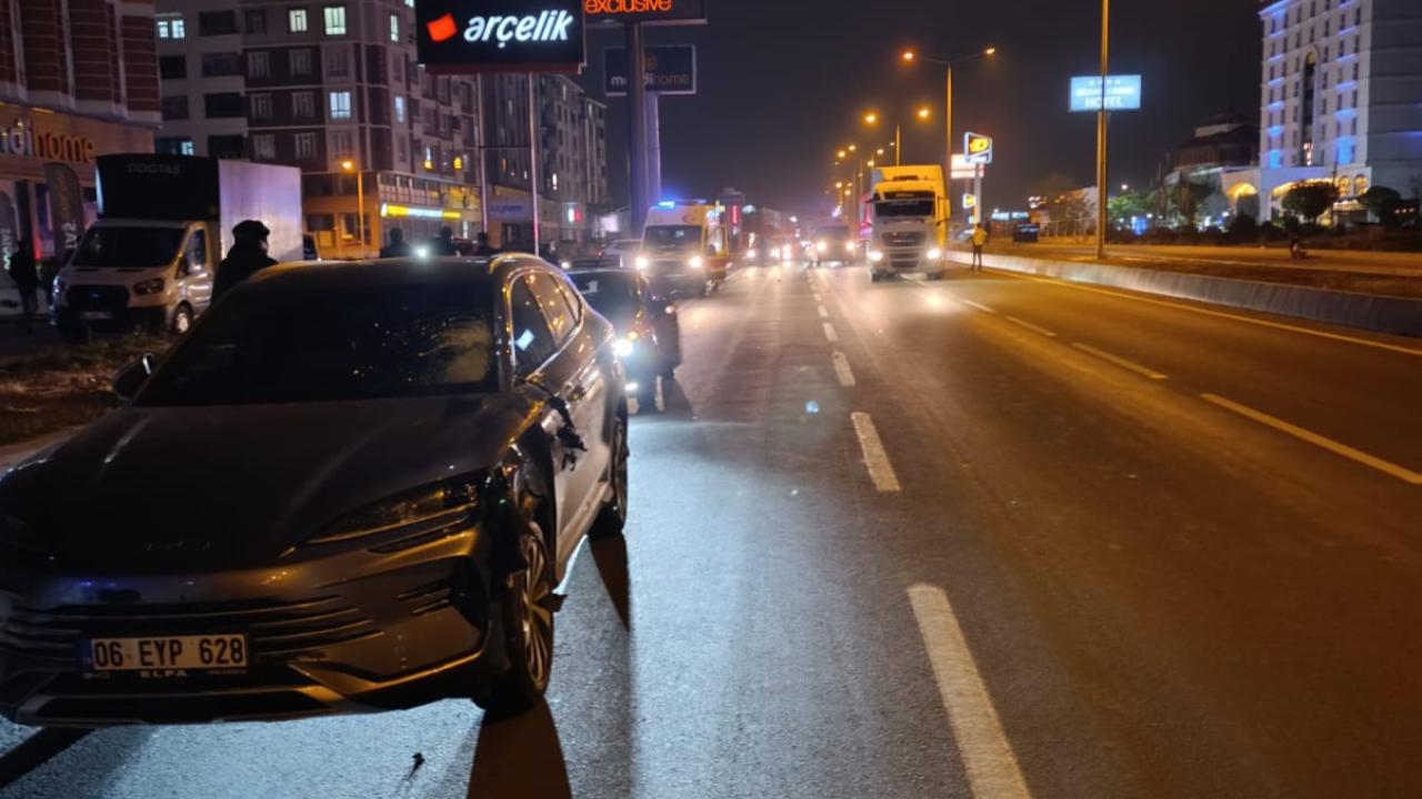 Ağrı’da Otomobil Yayalara Çarptı: 2 Yaralı