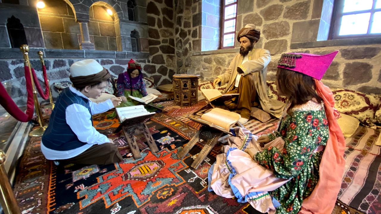 Ağrı’nın Tek Müzesi Ziyaretçilerini Tarihte Yolculuğa Çıkarıyor