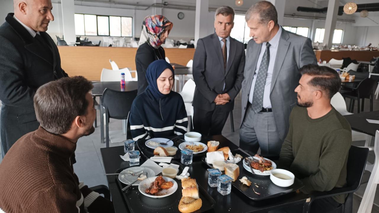 AİÇÜ’de Geleneksel Öğrenci Yemeği Programı Düzenlendi