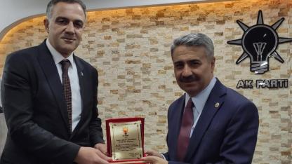 Ak Parti Erciş İlçe Başkanı Abidin Çalışkan’a Plaket