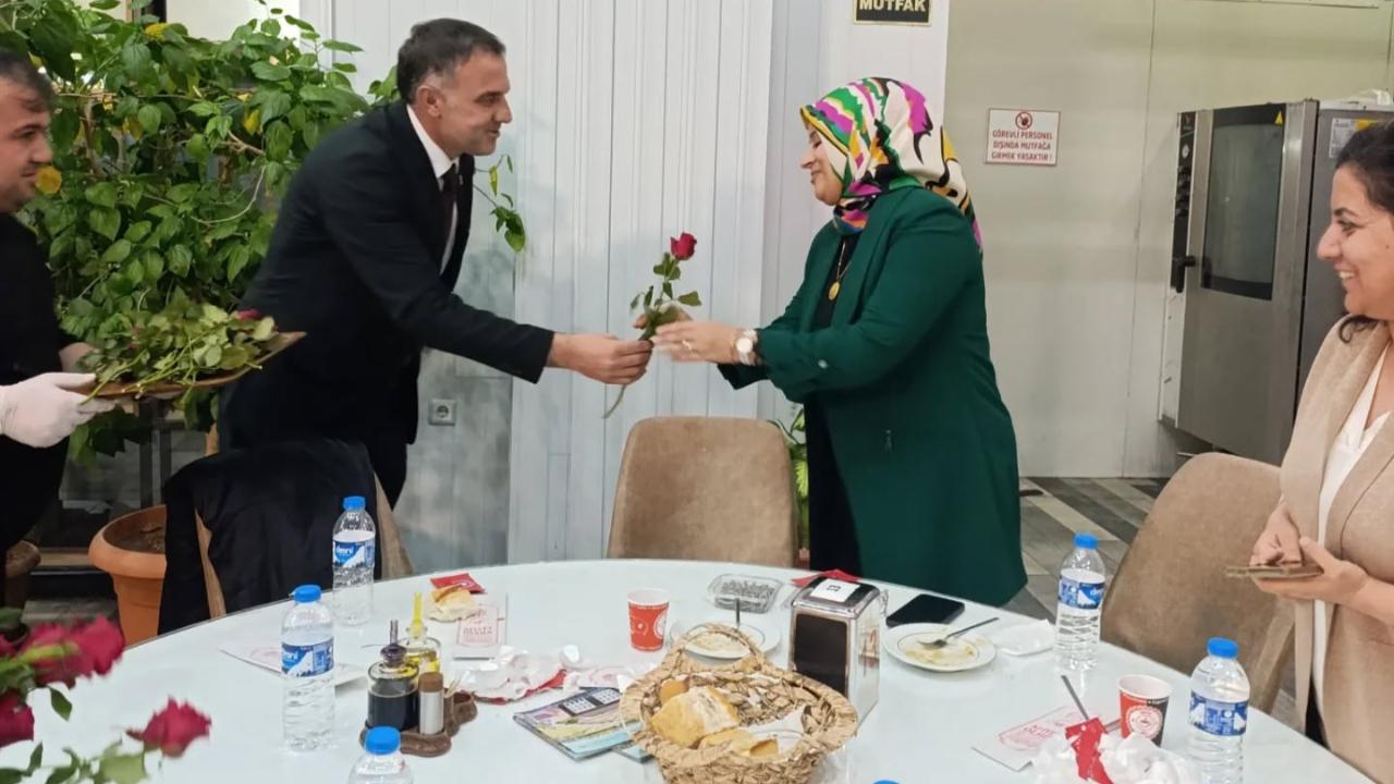 AK Parti Erciş İlçe Başkanı Abidin Çalışkan’dan 24 Kasım Öğretmenler Günü Ziyareti