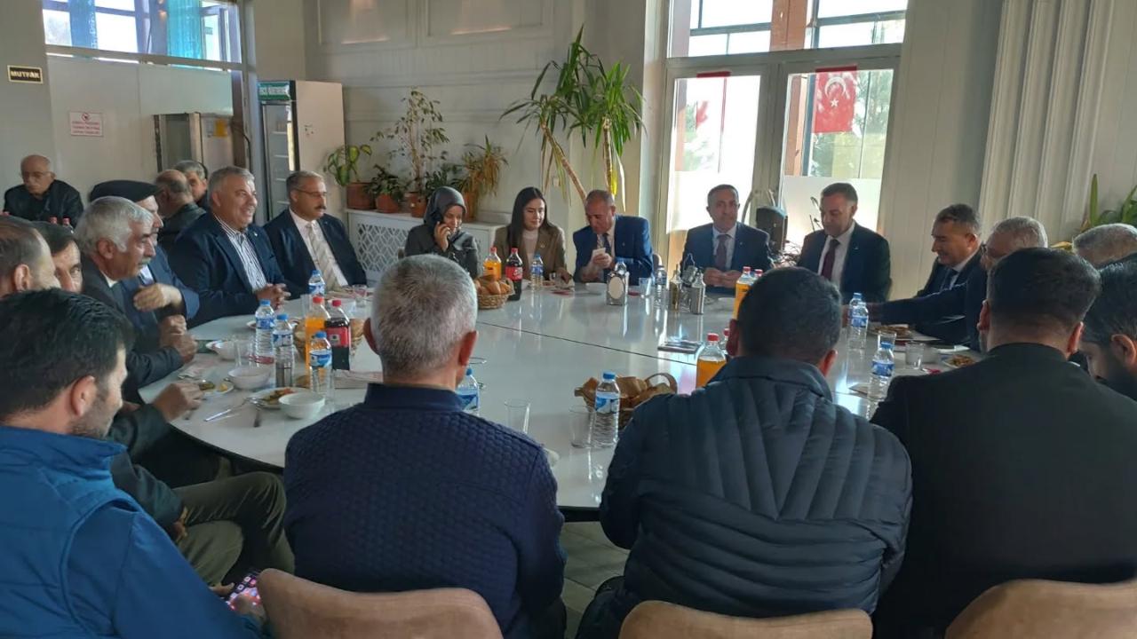 AK Parti Erciş İlçe Teşkilatından Mahalle Başkanlarıyla Buluşma Programı