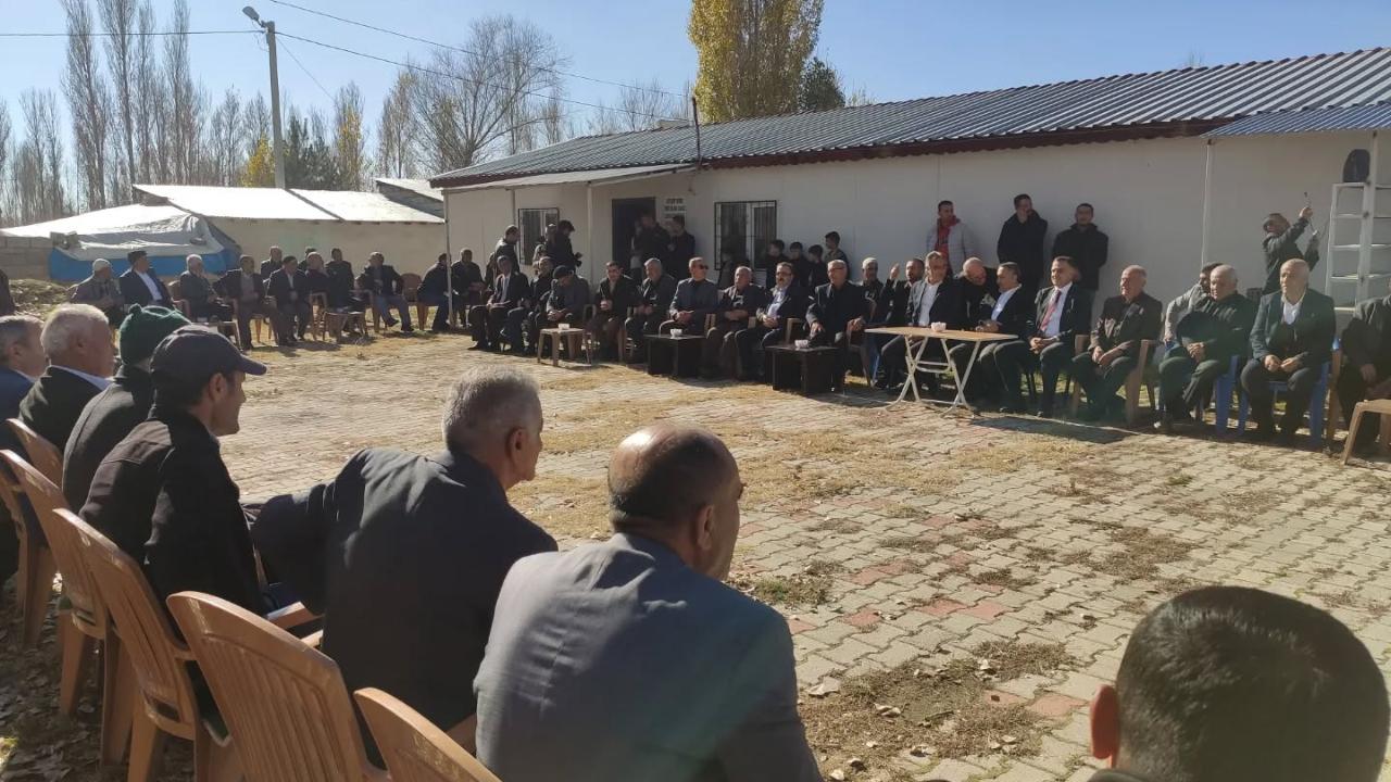 Ak Parti Erciş’te 950 Kişilik Dev Kadroyla Kırsal Mahallelere Çıkartma Yaptı