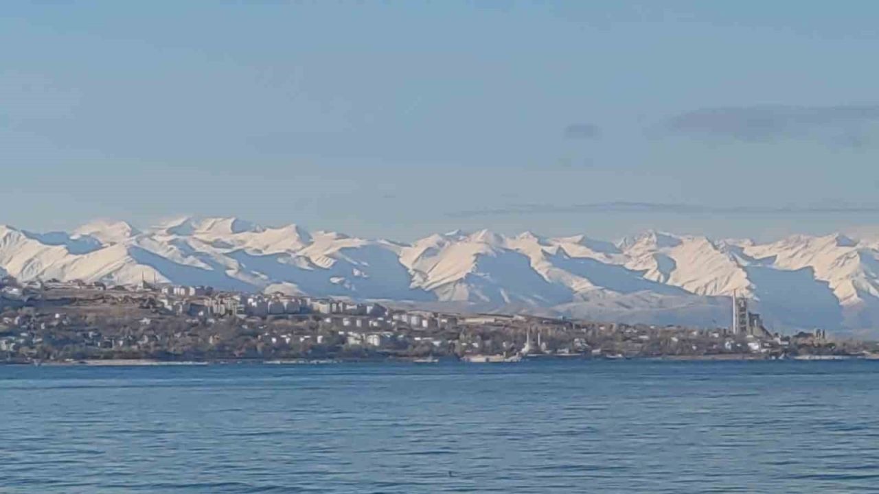 Artos Dağı beyaz gelinliğini giydi