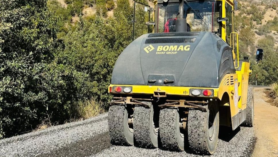 Bağlar köyü yolunda asfalt çalışması