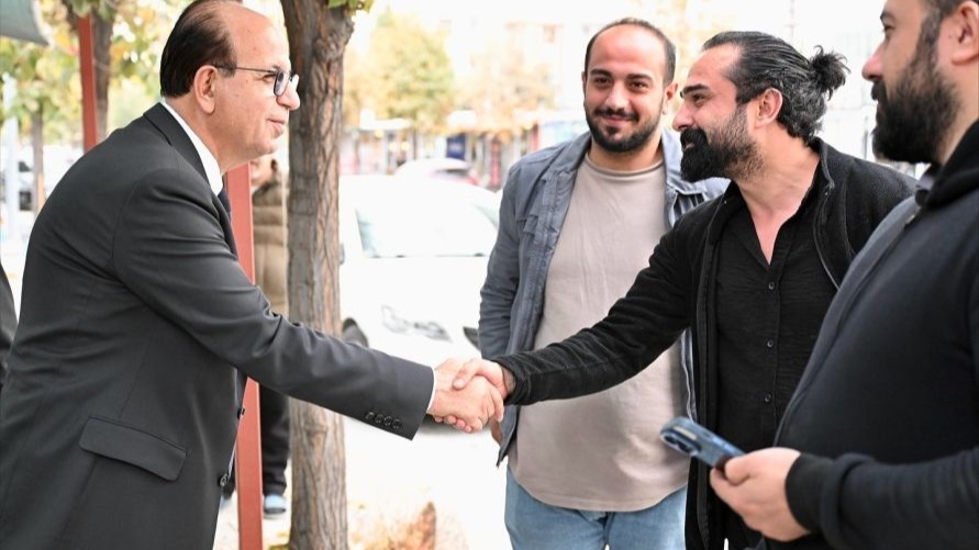 Başkan Prof. Dr. İlhan Geçit, esnafın görüş ve taleplerini yerinde değerlendirdi