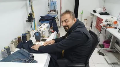 Batmanlı terziden örnek davranış: Yırtık ve sökük okul kıyafetlerini ücretsiz onarıyor
