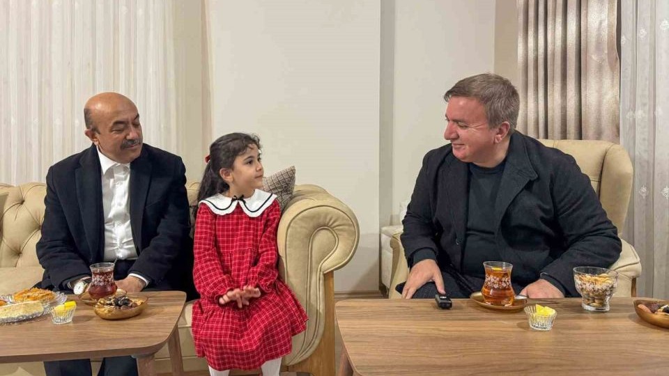 Bir çocuğun samimiyeti: Vali Aydoğdu Beyza’nın misafiri oldu