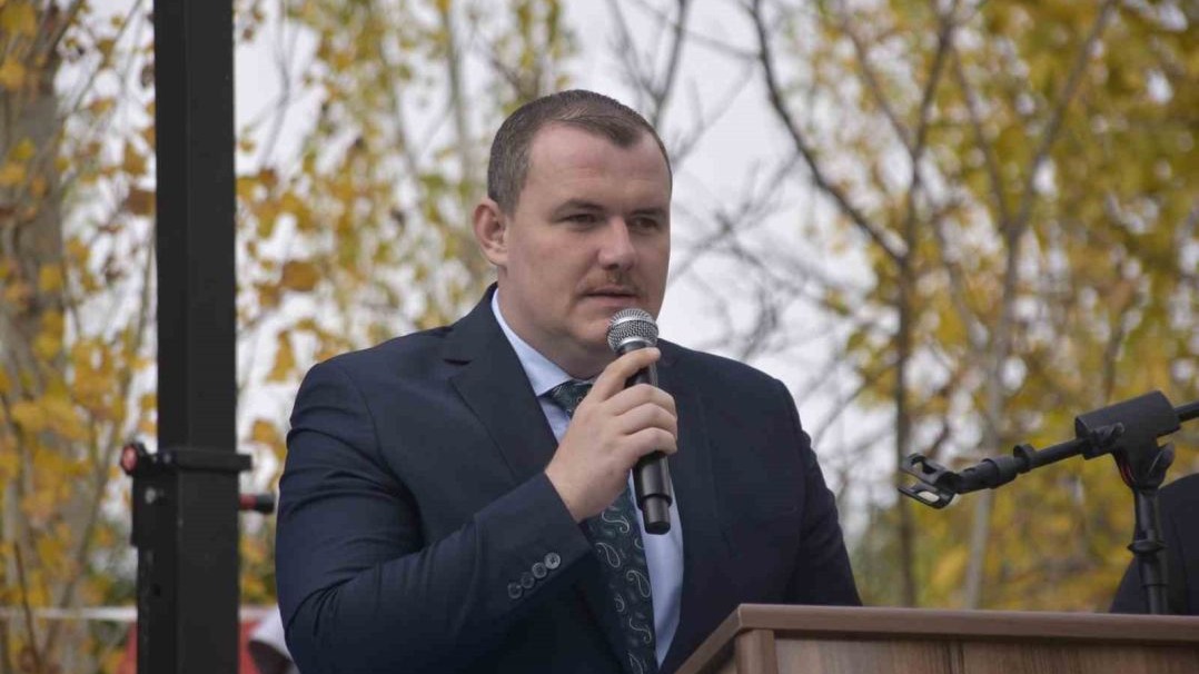 Bitlis Mutki’de mezbahane ve halı saha açılışı yapıldı