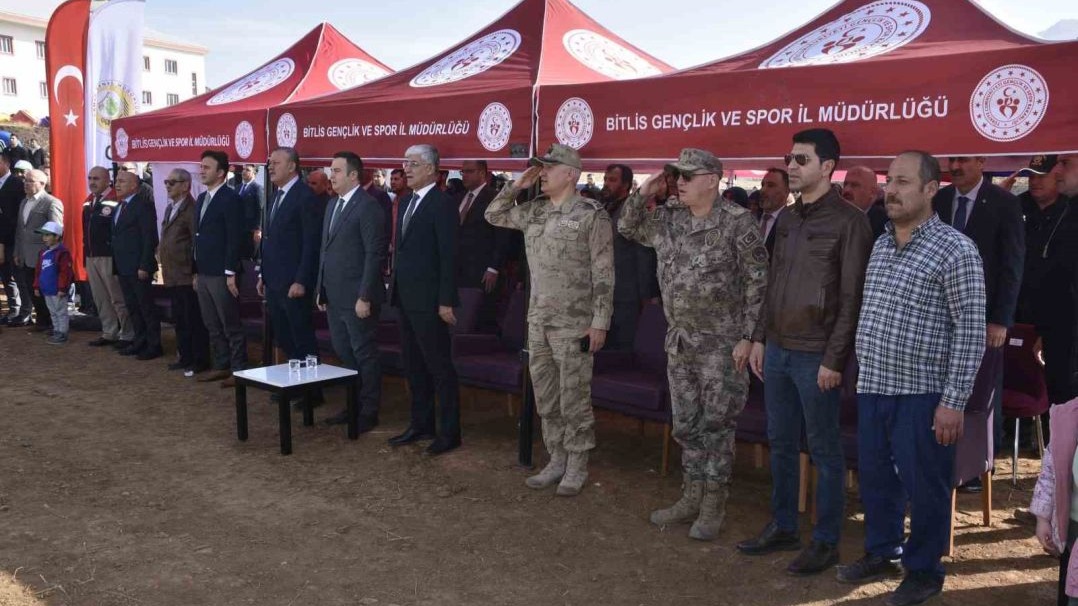 Bitlis’te fidanlar toprakla buluştu