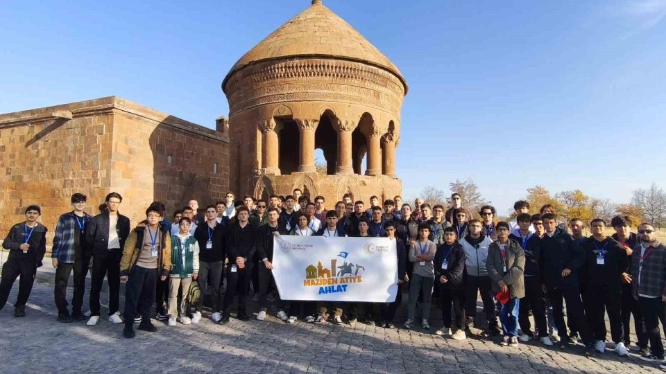 Bitlis&#039;te öğrenciler &quot;Maziden Atiye Ahlat&quot; programıyla tarih yolculuğuna çıkıyor