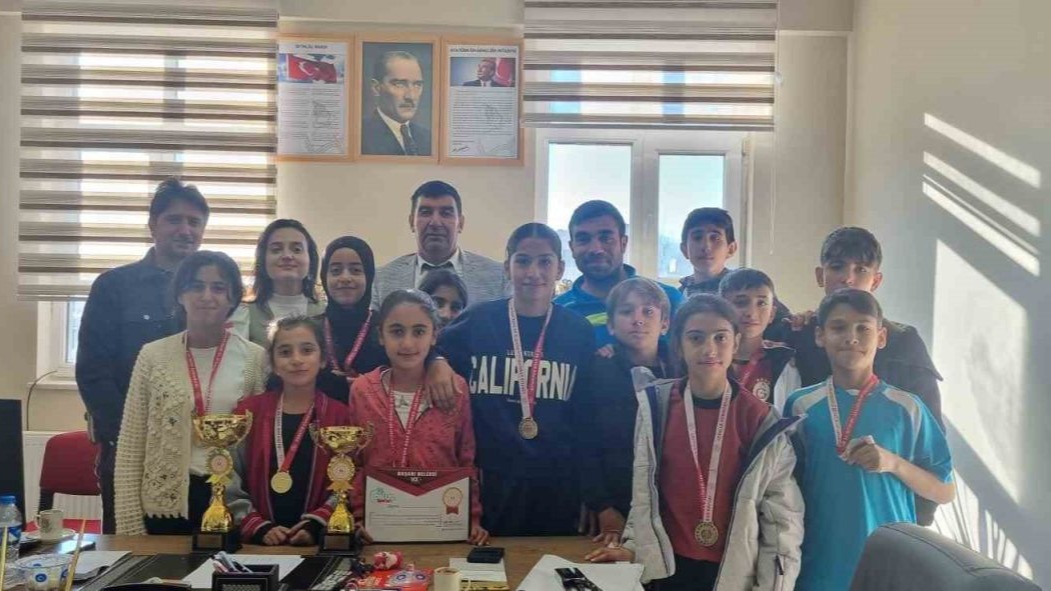 Cumhuriyet Ortaokulundan çifte başarı