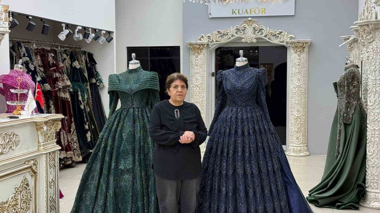 Depremlerde iki iş yeri yıkılan kadın pes etmedi