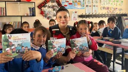 Diyadin’de Jandarma, Çocukların Yüzünü Güldürdü