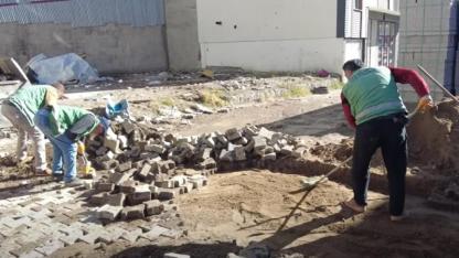 Erciş Belediyesi’nden Peynirciler Caddesi’nde Parke Yama Çalışması