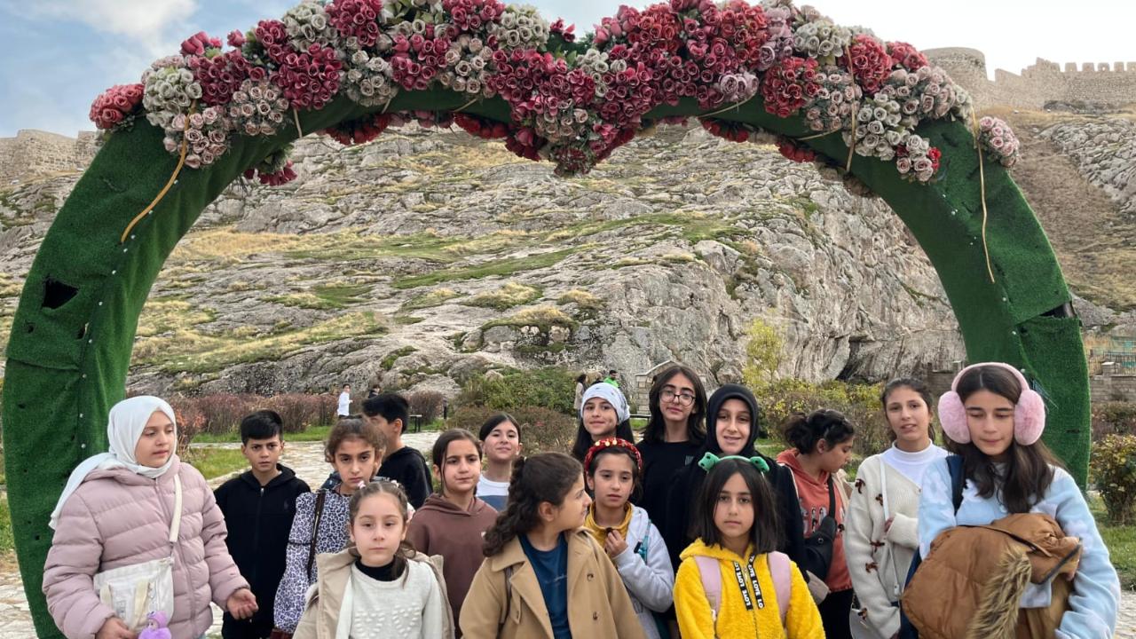 Erciş İlim Yayma Cemiyeti Gençlerle Van’ın Tarihini Keşfetti